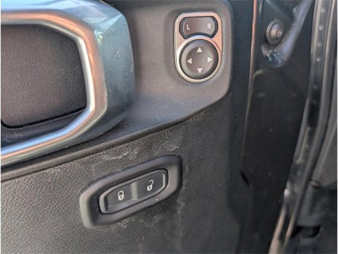 Used 2021 Jeep Gladiator Sport image 15