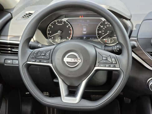 Used 2024 Nissan Altima 2.5 SV image 24