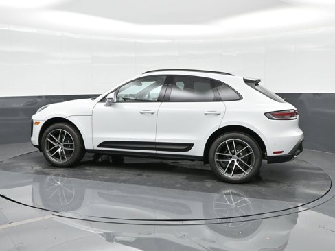 New 2026 Porsche Macan image 2