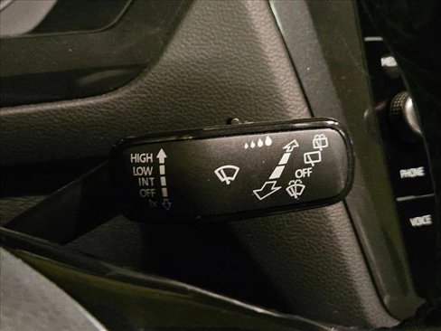 Used 2019 Volkswagen Tiguan SE image 18