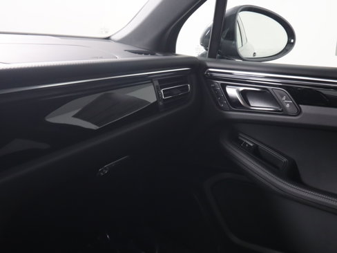 New 2026 Porsche Macan image 14