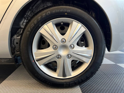 Used 2016 Toyota Prius C Two image 27