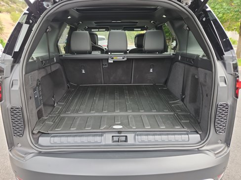New 2025 Land Rover Discovery S image 17