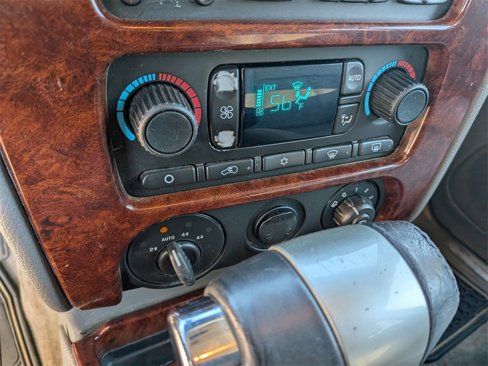 Used 2009 GMC Envoy SLT image 19