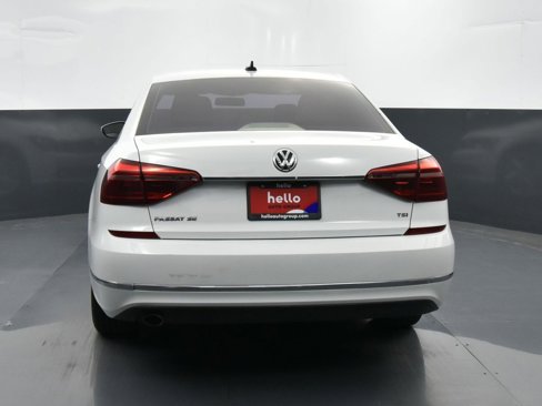 Used 2018 Volkswagen Passat 2.0T SE image 32