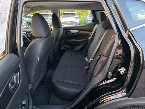 Used 2020 Nissan Rogue Sport S image 17