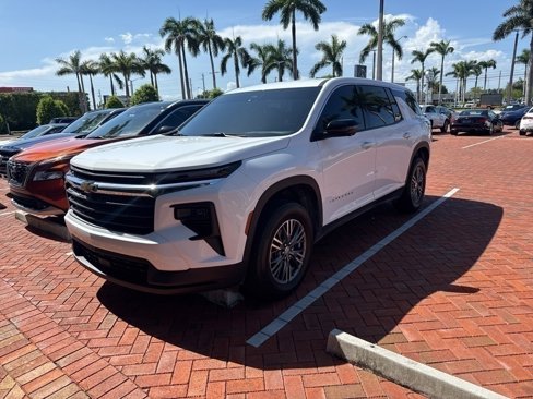 Used 2024 Chevrolet Traverse LS image 2
