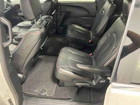 Used 2020 Chrysler Pacifica Limited image 12