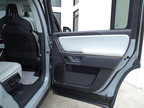 Used 2024 Rivian R1S Adventure image 20