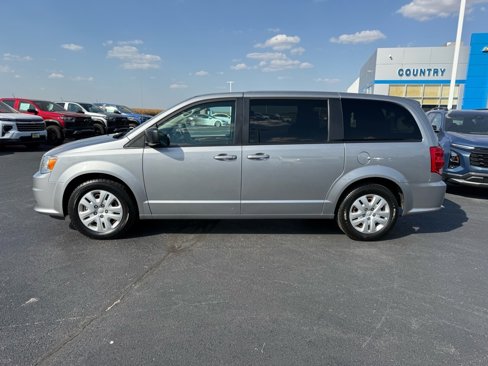 Used 2018 Dodge Grand Caravan SE w/ UConnect Hands-Free Group image 2
