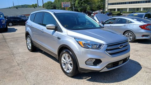 Used 2019 Ford Escape SE image 1