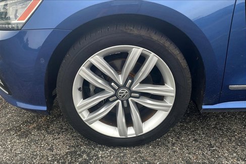 Used 2017 Volkswagen Passat 1.8T SEL Premium image 10