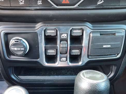 Used 2020 Jeep Wrangler Unlimited Sahara image 22