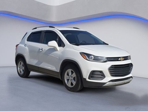 Used 2020 Chevrolet Trax LT w/ LT Convenience Package image 2