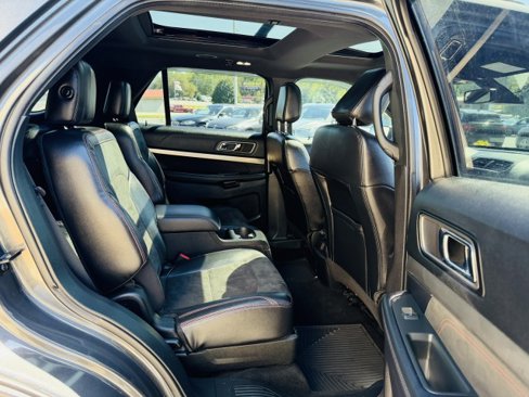 Used 2019 Ford Explorer XLT w/ Equipment Group 202A image 19