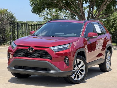 Used 2022 Toyota RAV4 XLE Premium image 2