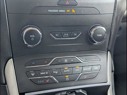 Used 2020 Ford Edge SEL image 15