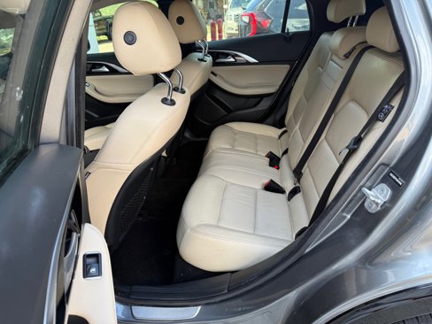 Used 2017 INFINITI QX30 Premium image 12