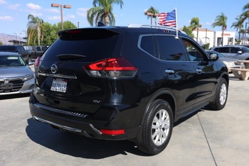 Used 2018 Nissan Rogue SV image 4