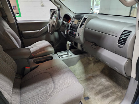 Used 2014 Nissan Frontier SV image 25