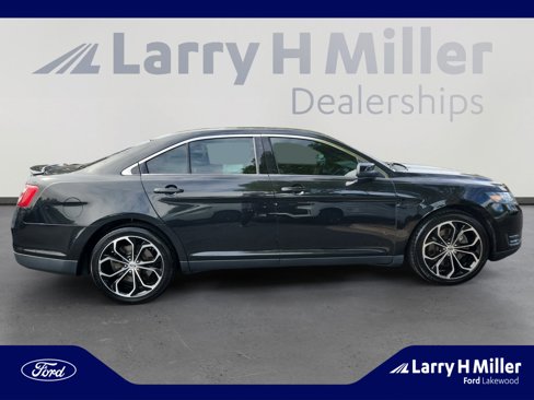 Used 2015 Ford Taurus SHO image 6