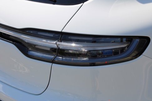 Used 2024 Porsche Macan image 11