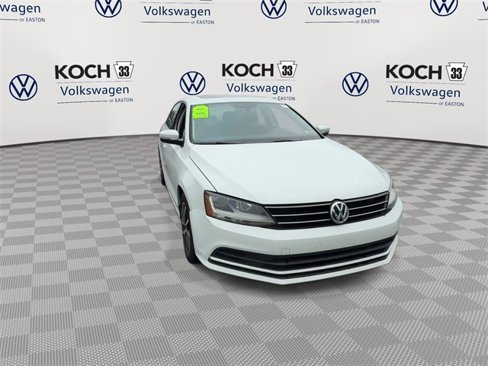 Used 2017 Volkswagen Jetta SE image 3