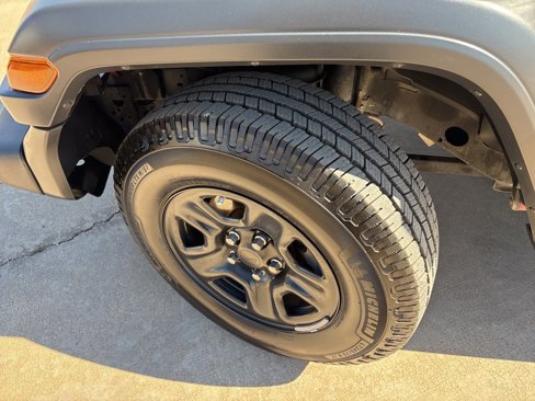 Used 2019 Jeep Wrangler Unlimited Sport image 9