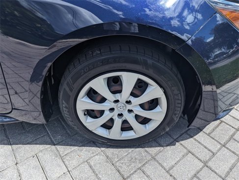 Used 2021 Toyota Corolla LE image 19