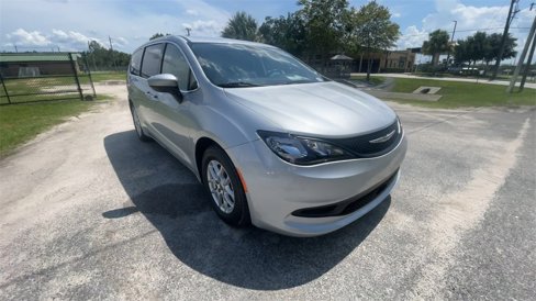 Used 2022 Chrysler Voyager LX image 2