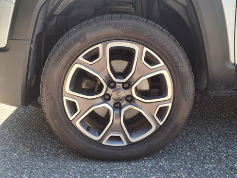 Used 2016 Jeep Renegade Limited image 4