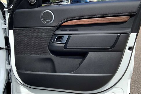 Used 2025 Land Rover Discovery Dynamic SE image 20