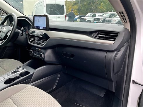 Used 2022 Ford Escape SE w/ Cold Weather Package image 17