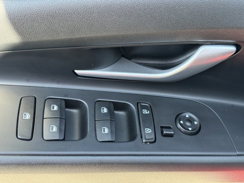 Used 2023 Hyundai Elantra SE image 17