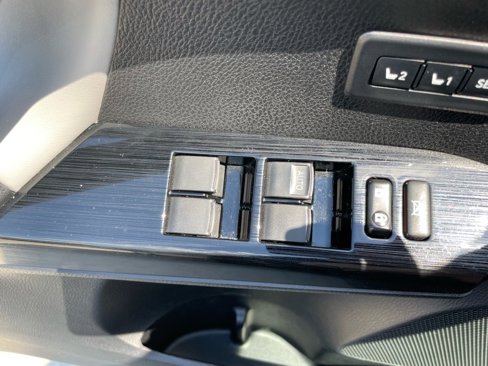Used 2018 Toyota RAV4 Limited image 12
