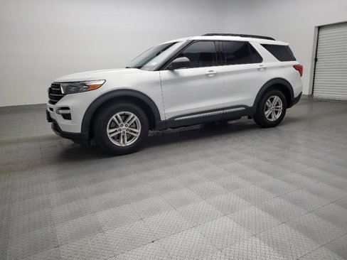 Used 2020 Ford Explorer XLT w/ Equipment Group 202A image 2