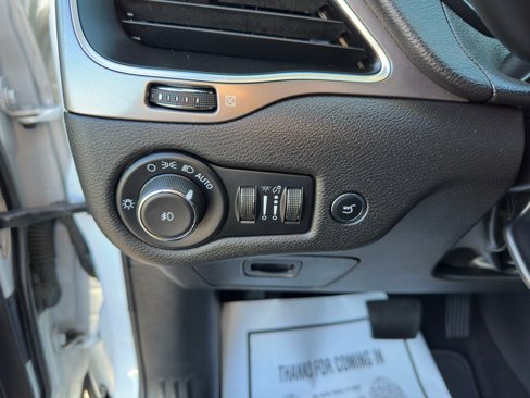 Used 2020 Jeep Cherokee Latitude Lux w/ Comfort/Convenience Group image 14