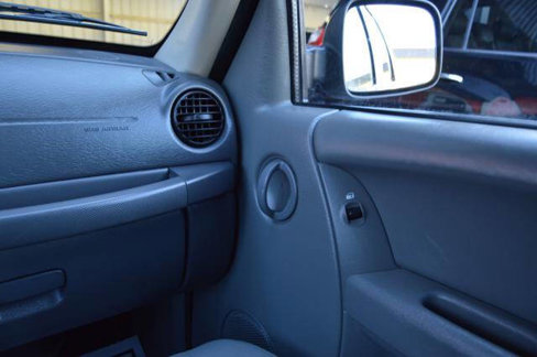 Used 2005 Jeep Liberty Renegade image 48