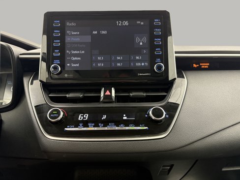 Used 2021 Toyota Corolla LE image 11