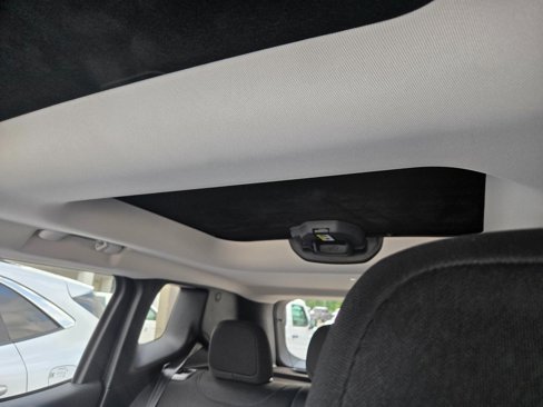 Used 2020 Jeep Renegade Latitude w/ UConnect 8.4 Nav Group image 13