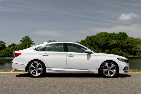 Used 2020 Honda Accord Touring image 2