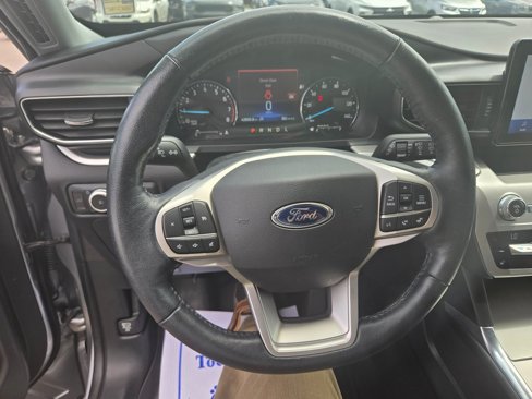 Used 2021 Ford Explorer XLT w/ Equipment Group 202A image 11