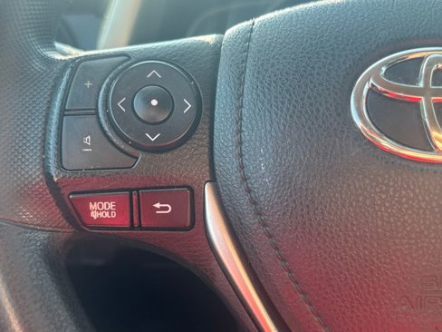 Used 2015 Toyota RAV4 LE image 19