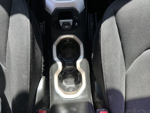 Used 2016 Jeep Renegade Sport w/ Power & Air Group image 33