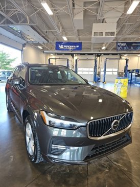 Used 2022 Volvo XC60 B5 Momentum image 4