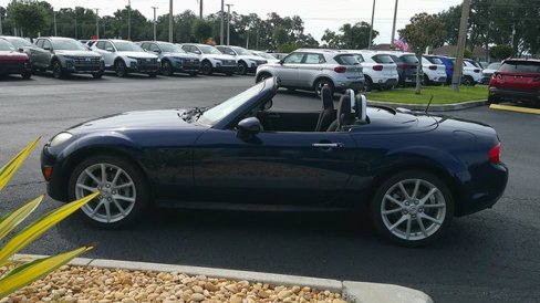 Used 2010 MAZDA MX-5 Miata Touring image 17