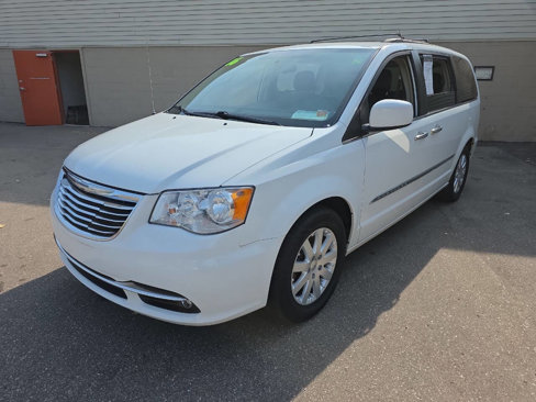 Used 2016 Chrysler Town & Country Touring w/ Driver Convenience Group image 5