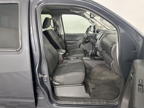 Used 2015 Nissan Frontier PRO-4X image 11