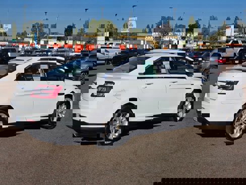 Used 2016 Ford Taurus SE image 29