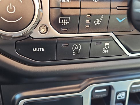 Used 2020 Jeep Wrangler Unlimited Sahara image 16